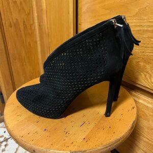 High hill suede shoes